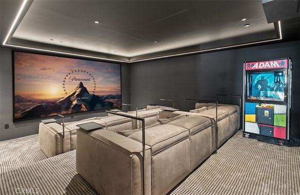 Interior, Projection Screen, Recessed Lighting, Theatre Room
