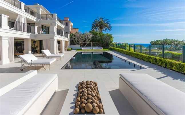 Exterior, Pool, Water
