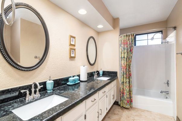 Bathroom, Dual Sink Vanities, Interior, Recessed Lighting