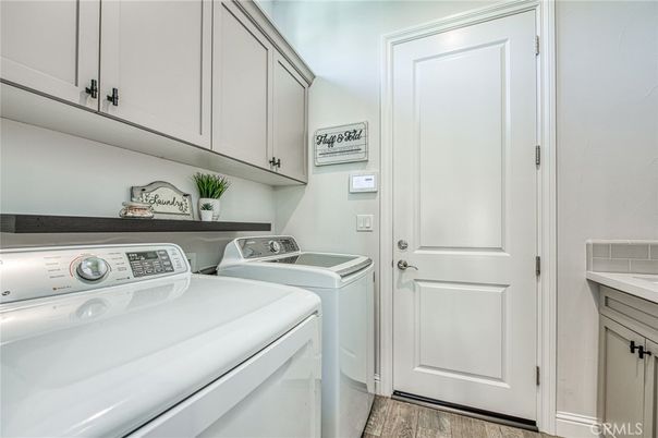 Interior, Washer, Wood Texture Flooring