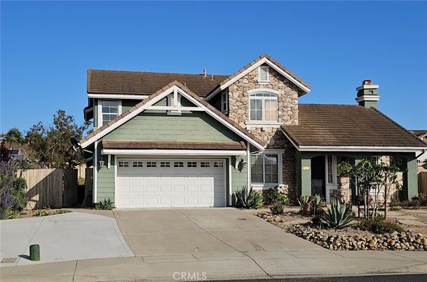Attached, Exterior, Facade, American Craftsman