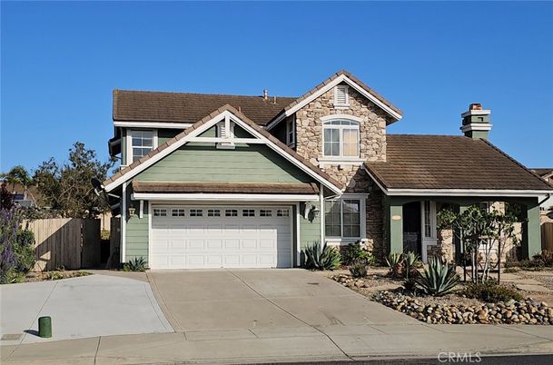Attached, Exterior, Facade, American Craftsman