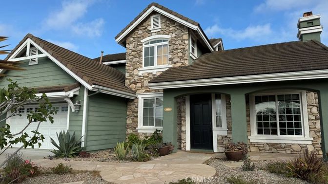 Attached, Exterior, Facade, American Craftsman