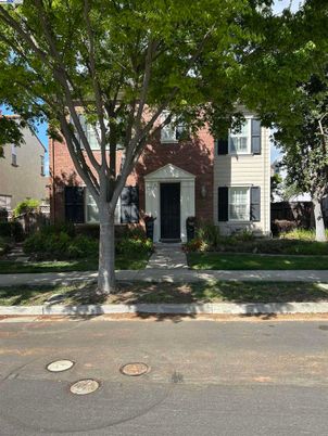 Exterior, Facade, Brick Facade, Georgian