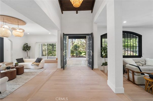 Interior, Living room, Recessed Lighting, Wooden Beams, Wooden Ceilings, Wood Texture Flooring