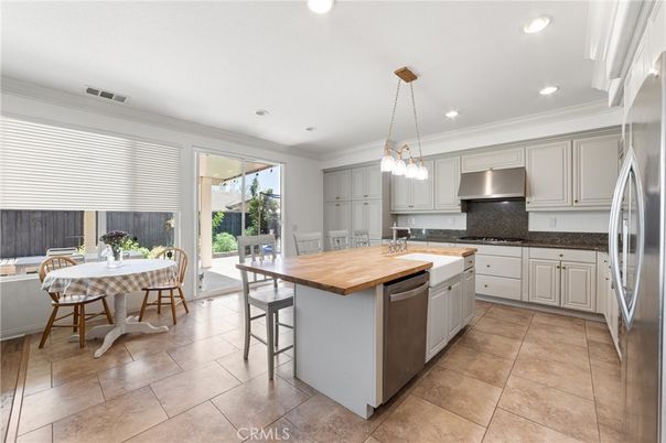 Dining room, Interior, Kitchen, Pendant Lights, Recessed Lighting, Stainless Steel Appliances