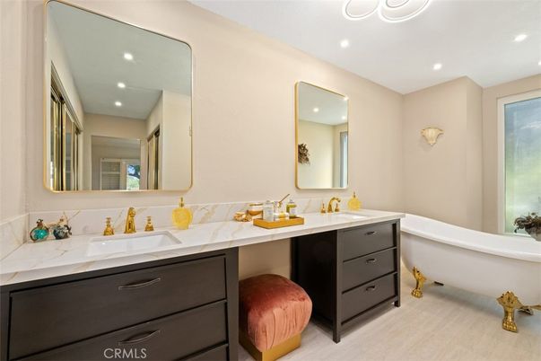 Bathroom, Dual Sink Vanities, Free Standing Baths, Interior, Recessed Lighting