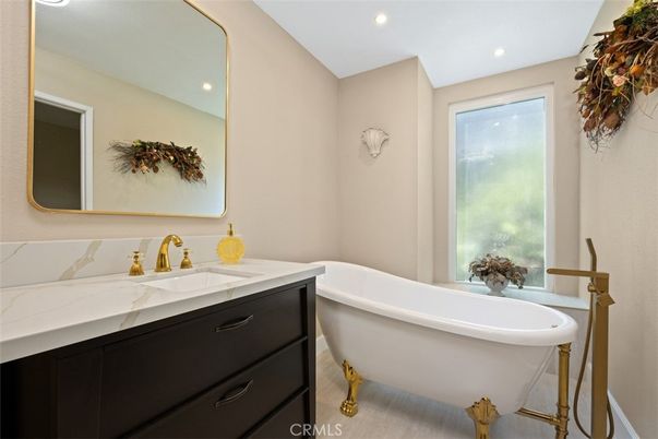 Bathroom, Dual Sink Vanities, Free Standing Baths, Interior, Recessed Lighting