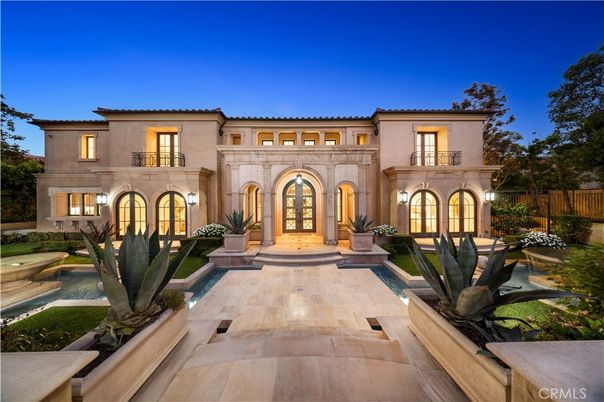 Exterior, Facade, Mediterranean