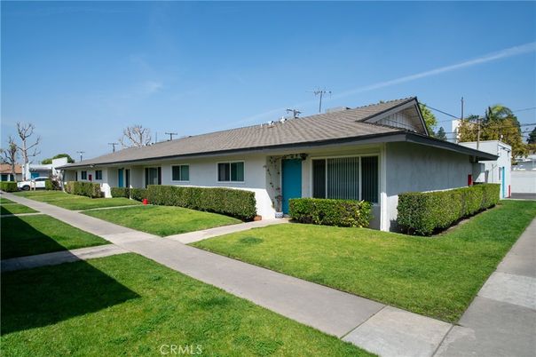 Backyard, Exterior, Facade, Ranch