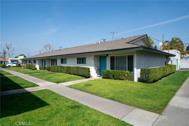Backyard, Exterior, Facade, Ranch