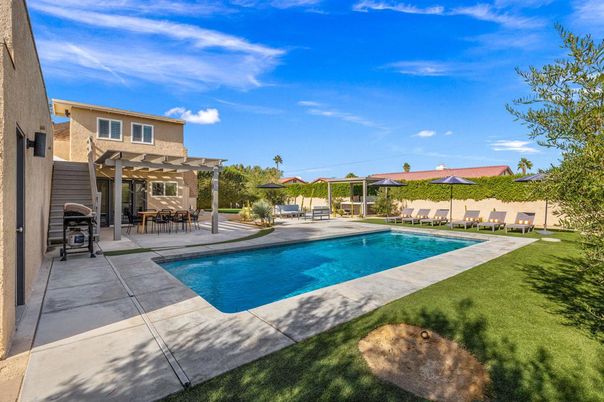 Exterior, Pool