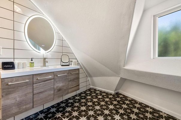 Bathroom, Dual Sink Vanities, Interior