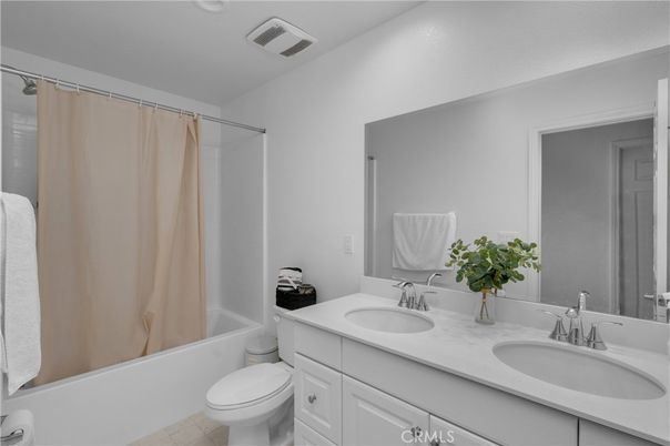 Bathroom, Dual Sink Vanities, Interior
