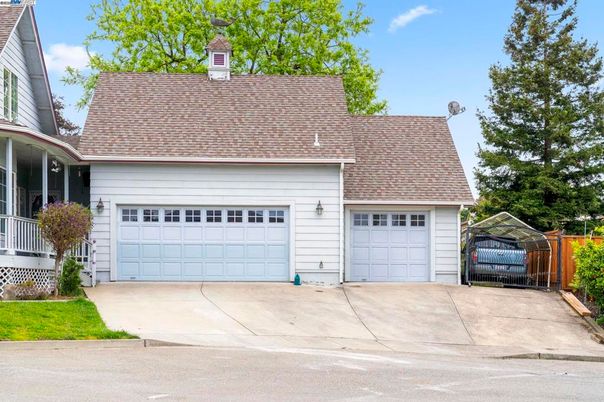Attached, Detached Garage, Exterior, Facade, Cape Cod