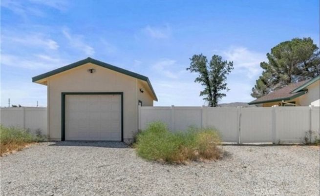 Detached Garage, Exterior