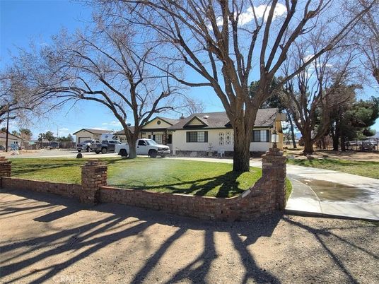 Backyard, Exterior, Facade, Ranch