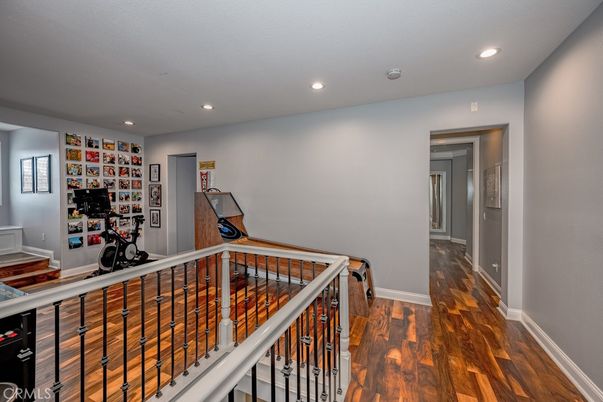 Fitness Equipment, Interior, Recessed Lighting, Wood Texture Flooring