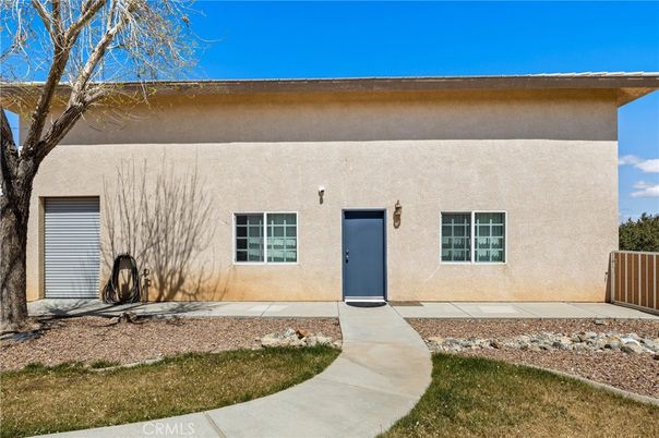 Attached, Exterior, Facade, Ranch