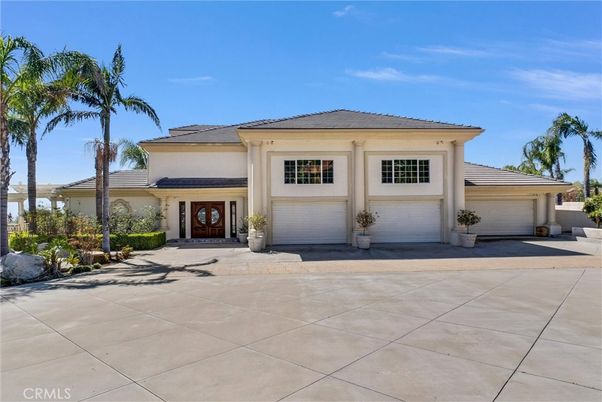 Attached, Exterior, Facade, Mediterranean