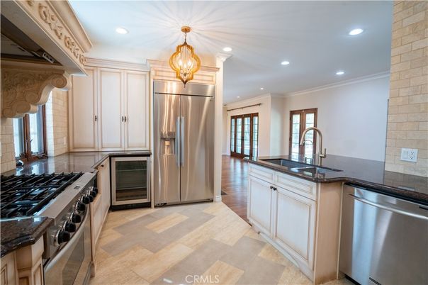 Chandelier, Interior, Kitchen, Recessed Lighting, Stainless Steel Appliances