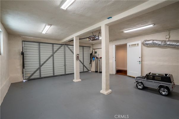 Garage, Interior