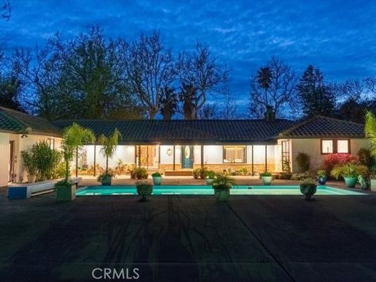Backyard, Exterior, Facade, Pool, Ranch