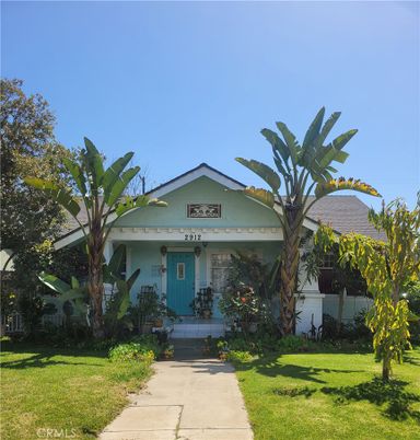 Exterior, Facade, Queen Anne Victorian
