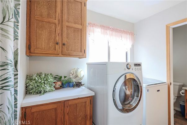 Interior, Utility Closets, Washer, Wood Texture Flooring