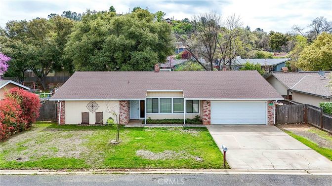 Attached, Exterior, Facade, Ranch