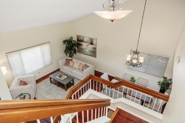 Chandelier, Dining room, Interior, Living room, Wood Texture Flooring