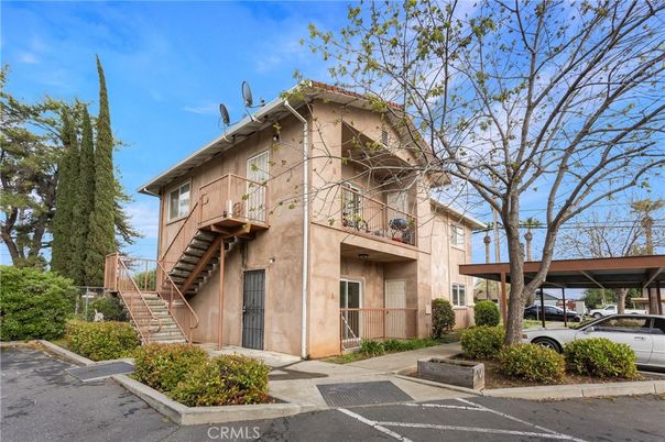 Exterior, Facade, Mediterranean