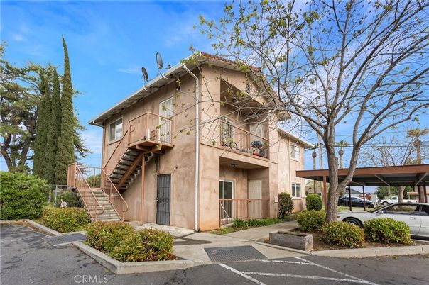 Exterior, Facade, Mediterranean