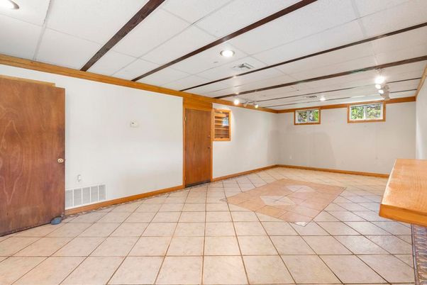 Empty room, Interior, Recessed Lighting