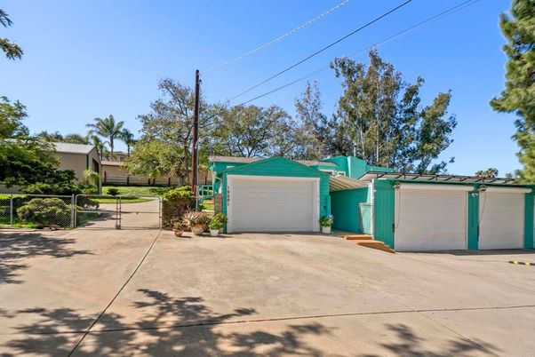 Detached Garage, Exterior