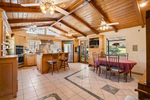 Dining room, Interior, Kitchen, Stainless Steel Appliances, Wooden Beams, Wooden Ceilings