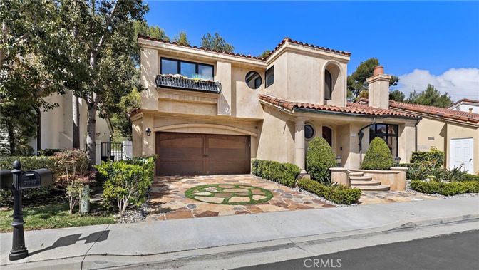 Attached, Exterior, Facade, Mediterranean