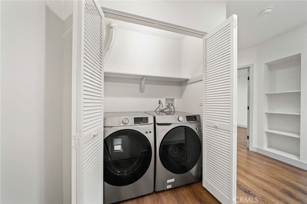 Interior, Utility Closets, Washer, Wood Texture Flooring