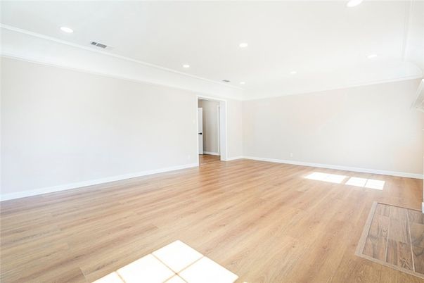 Empty room, Interior, Recessed Lighting, Wood Texture Flooring