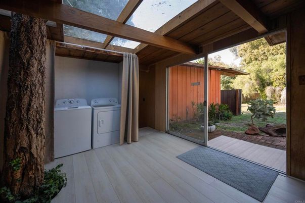 Exterior, Washer, Wood Texture Flooring