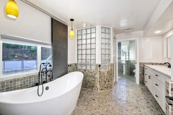Bathroom, Free Standing Baths, Glass Shower, Interior, Pendant Lights, Recessed Lighting