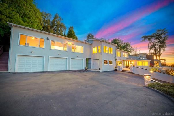 Attached, Exterior, Facade, Modern