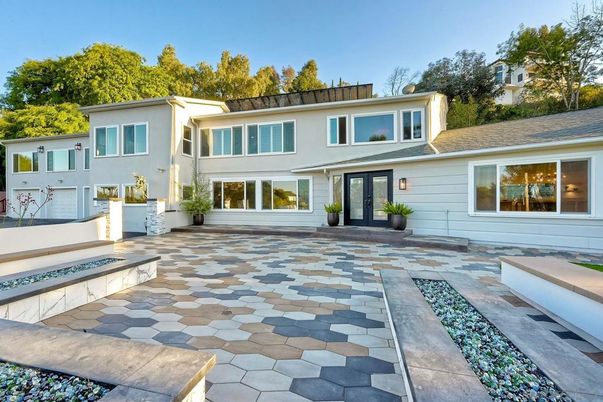 Backyard, Exterior, Facade, Modern