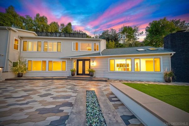Attached, Backyard, Exterior, Facade, Modern