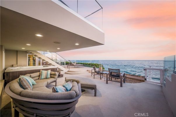 Exterior, Hot Tub, Living room, Recessed Lighting, Water