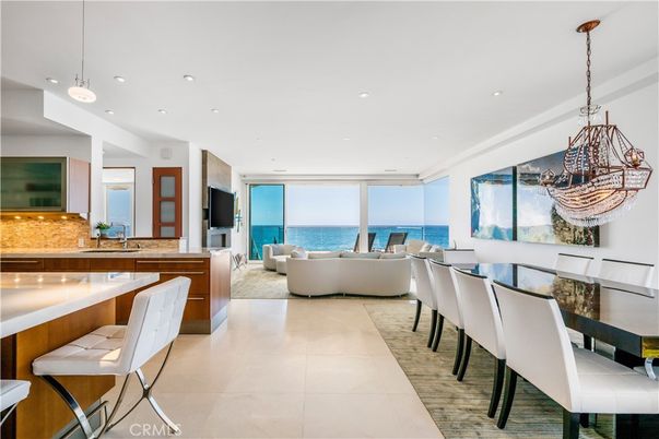Dining room, Interior, Living room, Pendant Lights, Recessed Lighting, Water