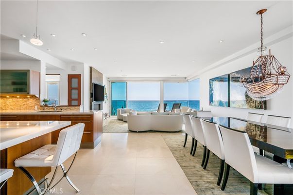 Dining room, Interior, Living room, Pendant Lights, Recessed Lighting, Water
