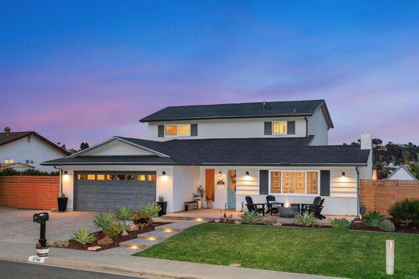 Attached, Exterior, Facade, Farmhouse