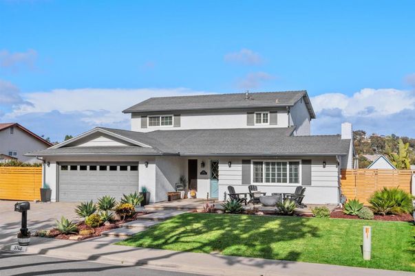 Attached, Exterior, Facade, American Craftsman