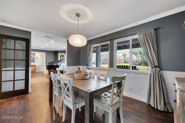 Dining room, Interior, Pendant Lights, Piano, Recessed Lighting, Wood Texture Flooring
